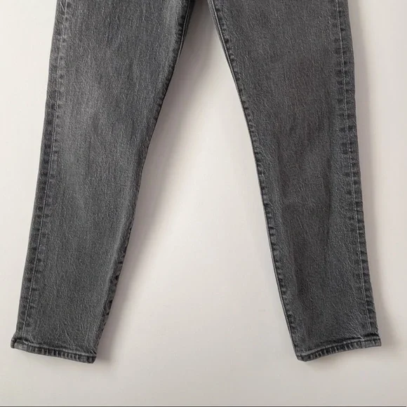 levi’s  high rise wedgie icon tapered slim jean in bite my dust grey, size 27 - Picture 12 of 13